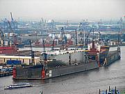 Hamburg Blom und Voss Werft, Autotransporter im Trockendock